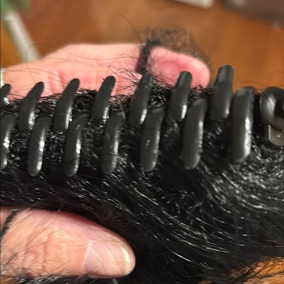 Black Glossy Hair Bun Clip with Thick Texture - Picture 5 of 6